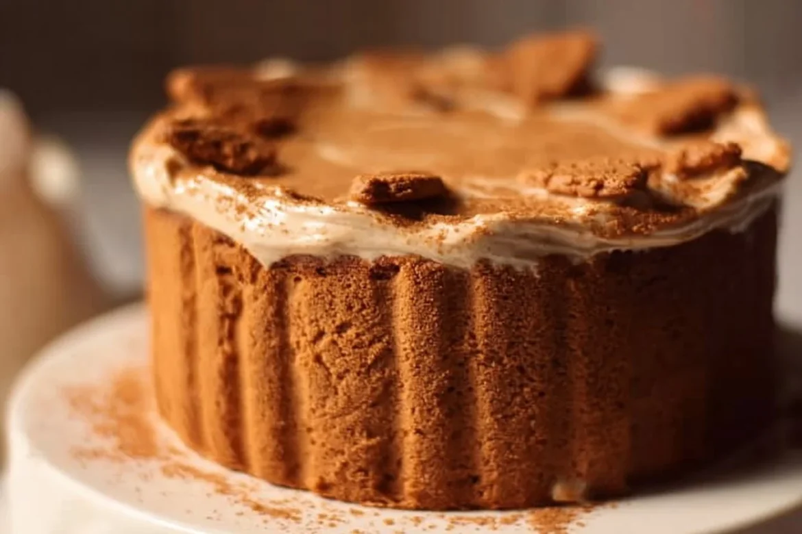 Delicious Biscoff cookie butter cake with a creamy frosting and cookie crumble.