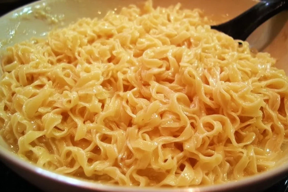 Delicious creamy cafeteria noodles served in a bowl with toppings.
